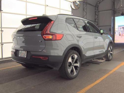 2025 Volvo XC40 B5 Plus Dark Theme