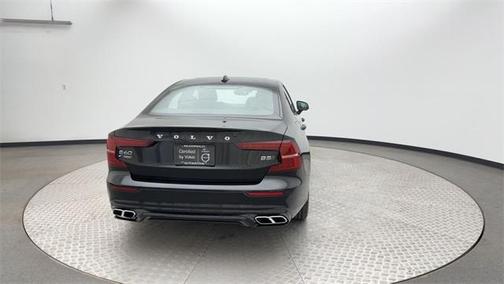 2022 Volvo S60 B5 R-Design