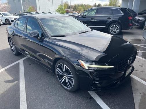 2022 Volvo S60 B5 R-Design
