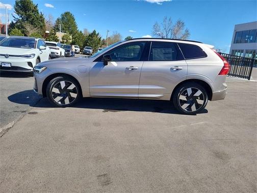 2025 Volvo XC60 Plug-In Hybrid T8 Plus