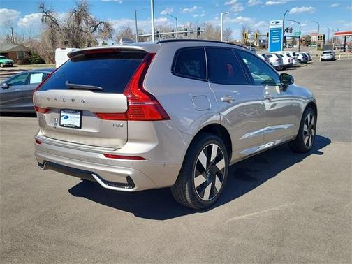 2025 Volvo XC60 Plug-In Hybrid T8 Plus