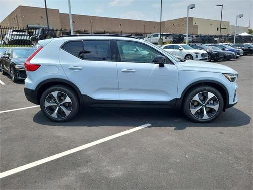 2026 Volvo XC40 B5 Plus