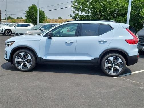 2026 Volvo XC40 B5 Plus