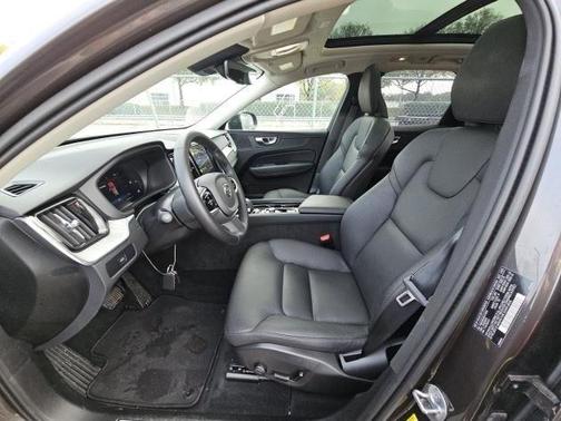 2025 Volvo XC60 B5 Plus