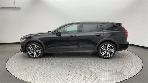 2023 Volvo V60 Cross Country B5 Plus