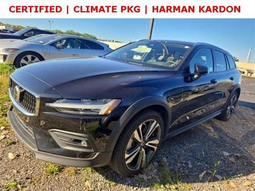 2023 Volvo V60 Cross Country B5 Plus