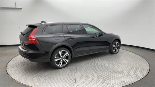 2023 Volvo V60 Cross Country B5 Plus