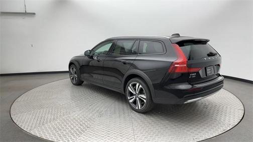 2023 Volvo V60 Cross Country B5 Plus