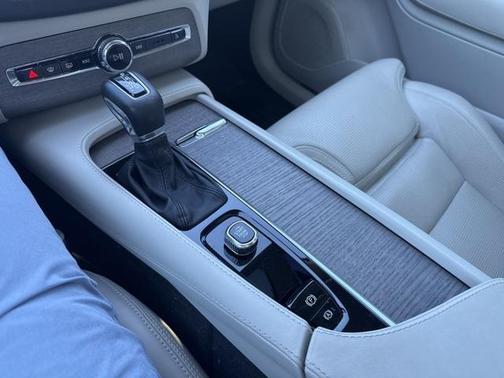 2022 Volvo XC90 T6 Inscription 6 Passenger