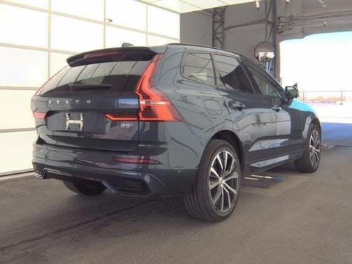 2025 Volvo XC60 B5 Plus