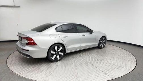 2023 Volvo S60 Recharge Plug-In Hybrid T8 Ultimate Dark Theme