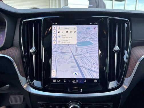 2023 Volvo S60 Recharge Plug-In Hybrid T8 Ultimate Dark Theme