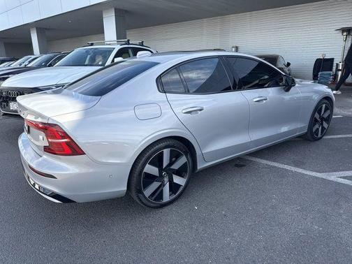 2023 Volvo S60 Recharge Plug-In Hybrid T8 Ultimate Dark Theme