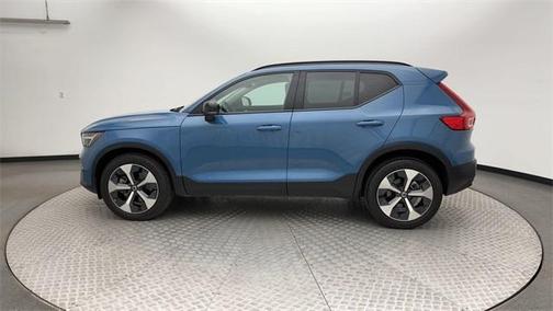 2023 Volvo XC40 B5 Plus Dark Theme