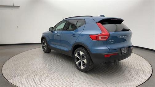2023 Volvo XC40 B5 Plus Dark Theme