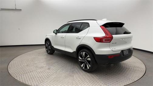 2024 Volvo XC40 B5 Plus Dark Theme