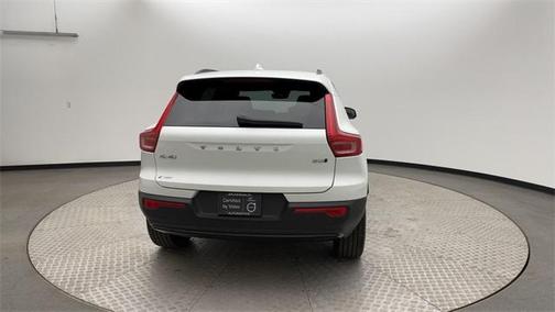 2024 Volvo XC40 B5 Plus Dark Theme