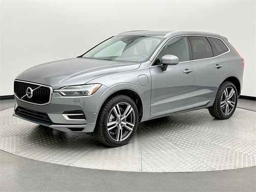 2019 Volvo XC60 Recharge Plug-In Hybrid T8 Momentum