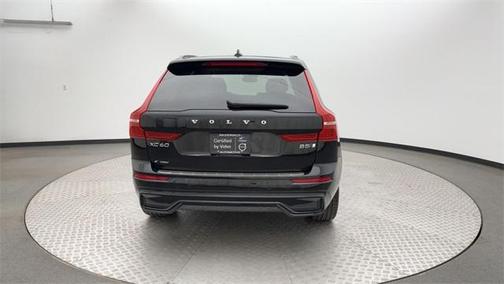 2023 Volvo XC60 B5 Ultimate Dark Theme