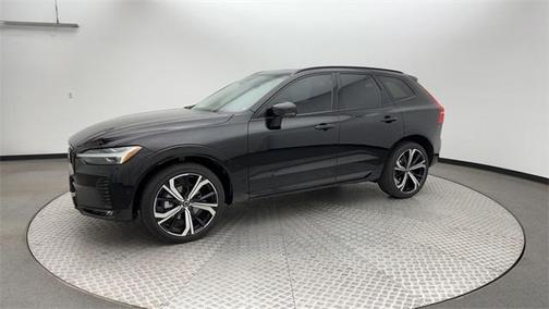 2023 Volvo XC60 B5 Ultimate Dark Theme
