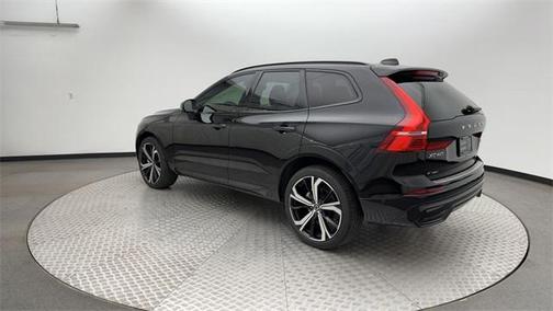 2023 Volvo XC60 B5 Ultimate Dark Theme