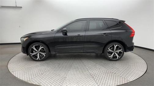 2023 Volvo XC60 B5 Ultimate Dark Theme