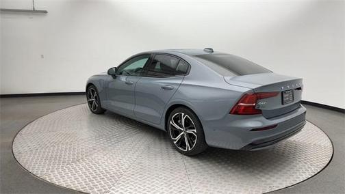 2023 Volvo S60 Recharge Plug-In Hybrid T8 Plus Dark Theme