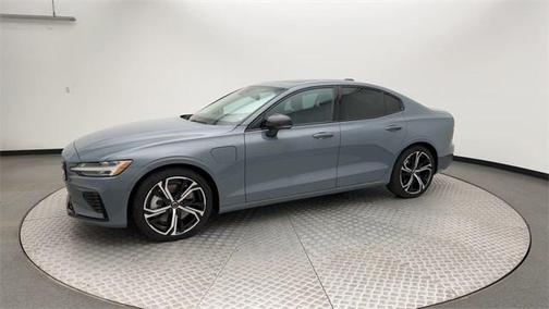 2023 Volvo S60 Recharge Plug-In Hybrid T8 Plus Dark Theme