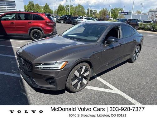 Platinum Gray Metallic 2025 Volvo S60 Plug-In Hybrid T8 Plus