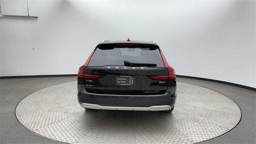 2023 Volvo V90 Cross Country B6 Plus