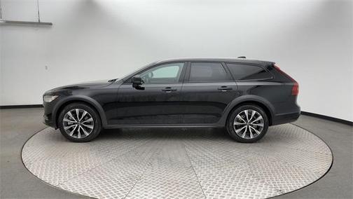 2023 Volvo V90 Cross Country B6 Plus