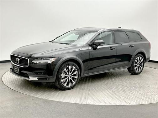 2023 Volvo V90 Cross Country B6 Plus