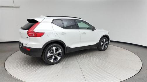 2025 Volvo XC40 B5 Plus Dark Theme