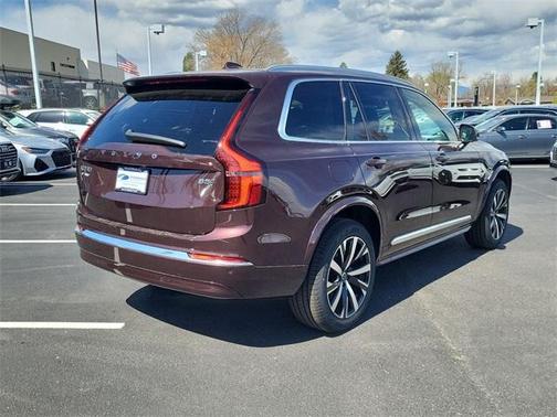 2025 Volvo XC90 B5 Core
