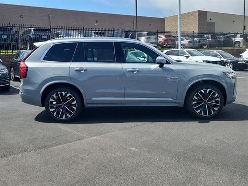 2025 Volvo XC90 B5 Plus 7-Seater