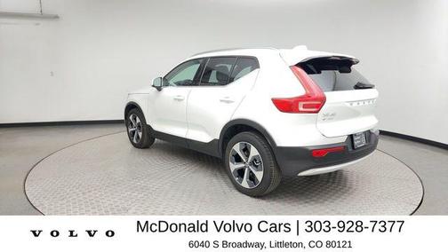 Crystal White Metallic 2023 Volvo XC40 B5 Plus Bright Theme