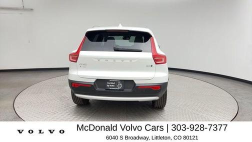 Crystal White Metallic 2023 Volvo XC40 B5 Plus Bright Theme