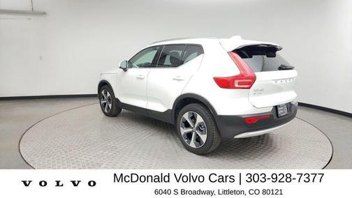 Crystal White Metallic 2023 Volvo XC40 B5 Plus Bright Theme