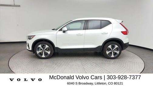 Crystal White Metallic 2023 Volvo XC40 B5 Plus Bright Theme