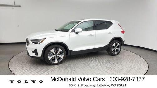 Crystal White Metallic 2023 Volvo XC40 B5 Plus Bright Theme