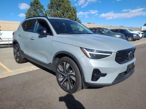 2024 Volvo XC40 B5 Plus Dark Theme
