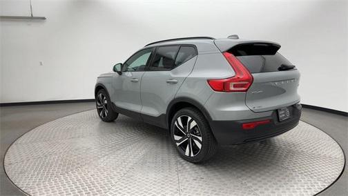 2024 Volvo XC40 B5 Plus Dark Theme