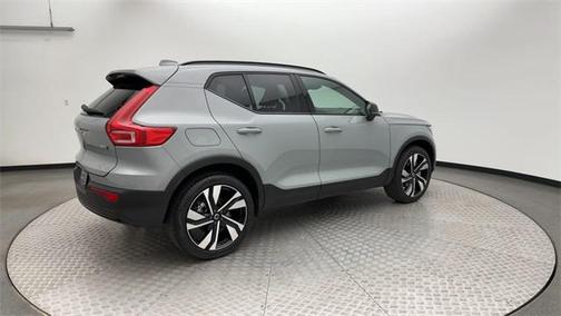 2024 Volvo XC40 B5 Plus Dark Theme