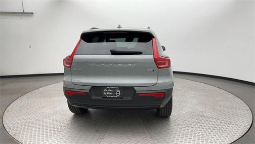 2024 Volvo XC40 B5 Plus Dark Theme