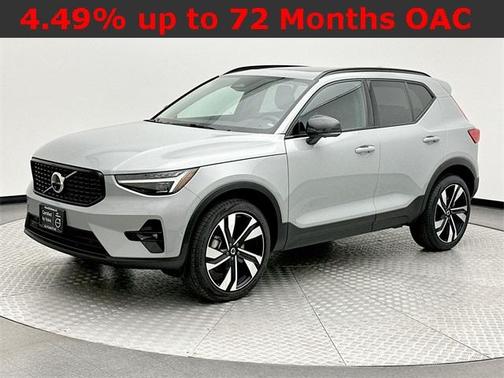 2024 Volvo XC40 B5 Plus Dark Theme