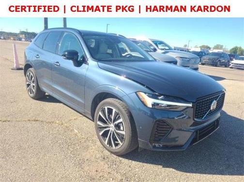 2023 Volvo XC60 B5 Plus Dark Theme