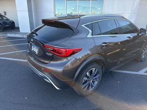 2017 INFINITI QX30 Luxury