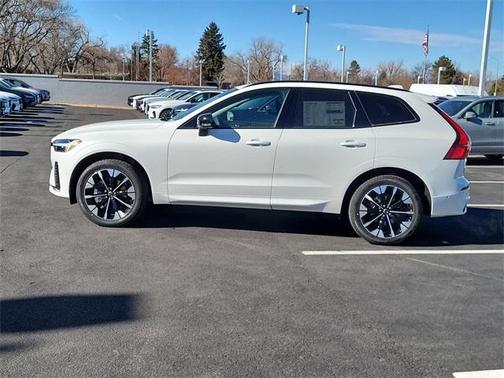 2026 Volvo XC60 B5 Plus