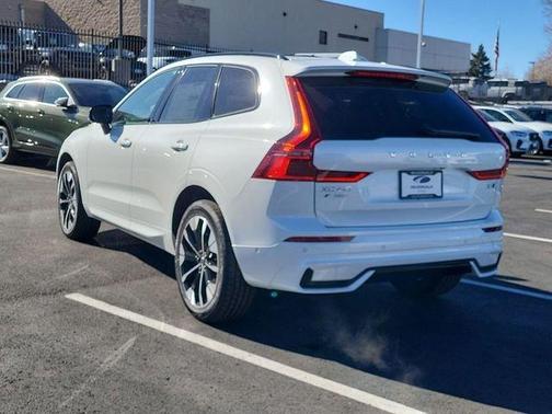 2026 Volvo XC60 B5 Plus