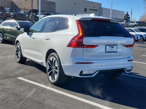 2026 Volvo XC60 B5 Plus